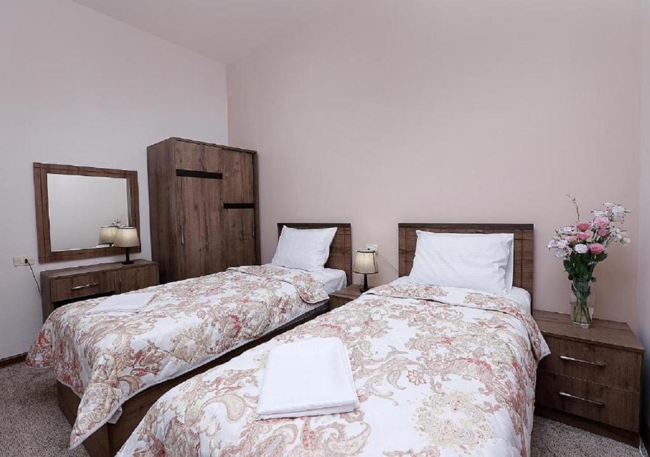 Yard Guesthouse 예레반 외부 사진
