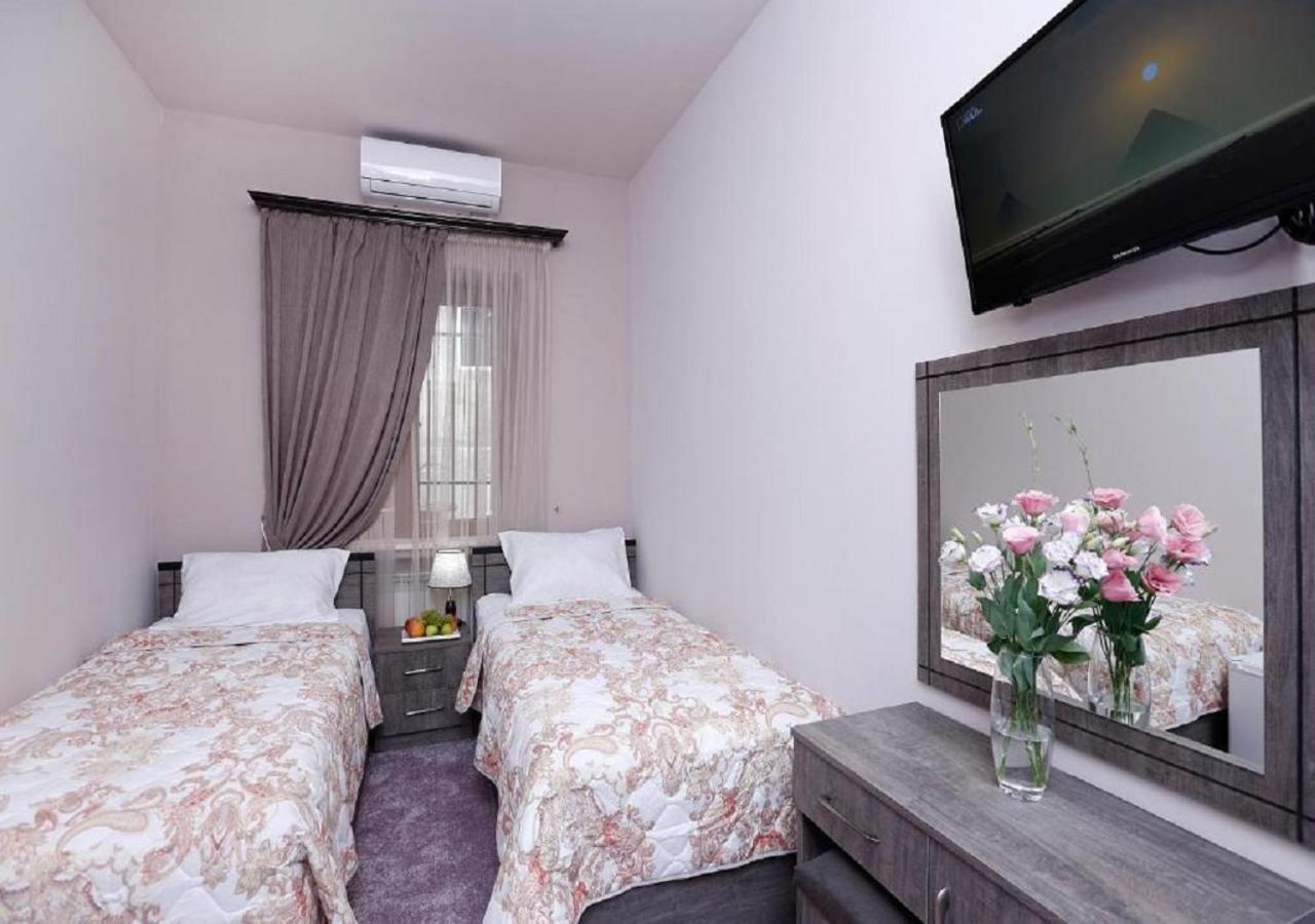 Yard Guesthouse 예레반 외부 사진